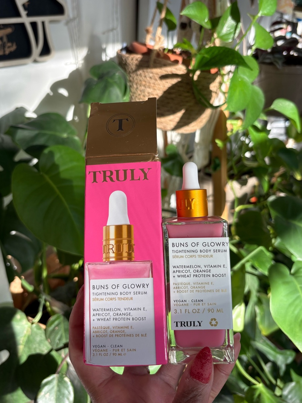 Truly Buns Of Glowry Tightening Body Serum